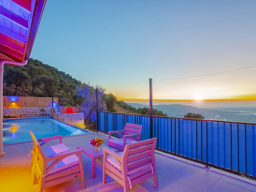  gece  -  Kasım
  | Kalkan Yeşilköy Villa (4 Kişilik, Özel Havuzlu, Doğa İçinde, Jakuzili Seçenekli)